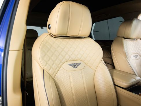 Used 2021 Bentley Bentayga AWD/4WD image 27