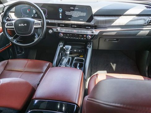 Certified 2024 Kia Telluride EX w/ EX Captain's Chair Package FWD image 15