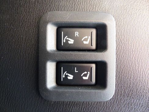 Used 2017 INFINITI QX80 Base AWD 4dr SUV w/ Deluxe Technology Package image 42