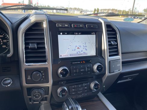 Used 2017 Ford F150 Lariat w/ Equipment Group 502A Luxury AWD/4WD image 18