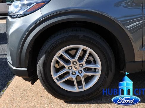 New 2026 Ford Explorer Active w/ Active Comfort Package RWD image 9