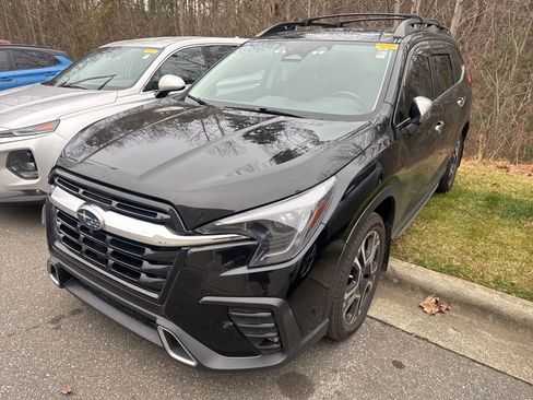 Used 2023 Subaru Ascent Touring image 3