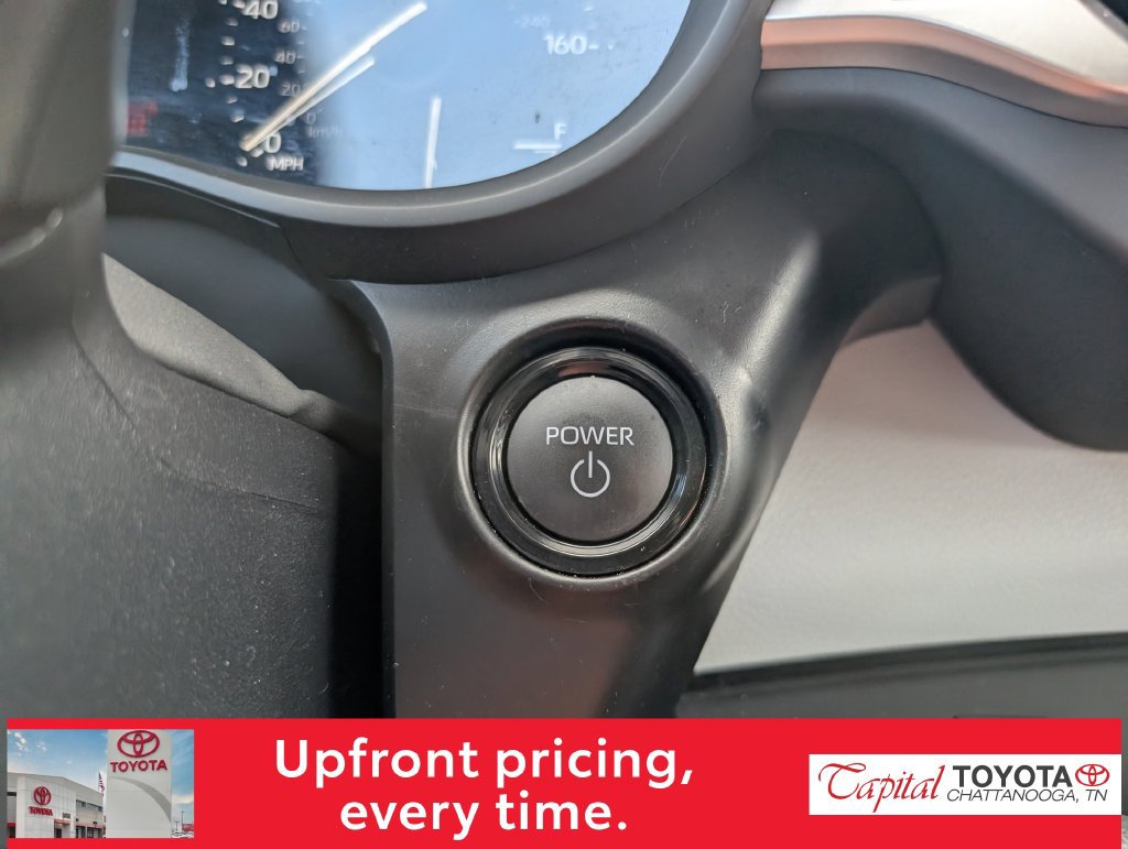 Used 2026 Toyota Sienna XLE FWD image 23