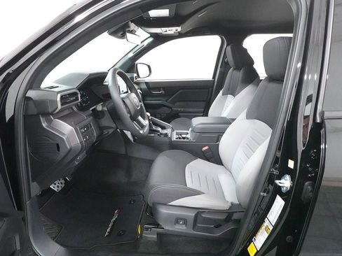 Used 2025 Toyota Tacoma TRD Sport image 21