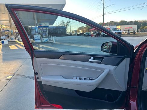 Used 2016 Hyundai Sonata Sport w/ Option Group 1V image 19