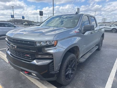 Used 2022 Chevrolet Silverado 1500 LT Trail Boss w/ Convenience Package II image 2