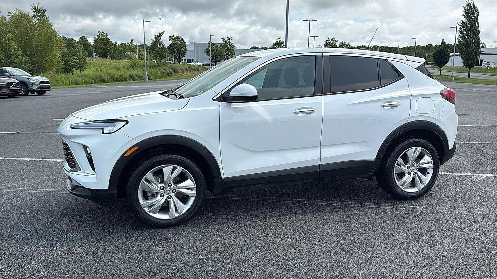 Used 2024 Buick Encore GX Preferred w/ Advanced Technology Package AWD/4WD image 11