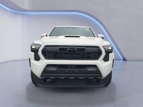 Used 2024 Toyota Tacoma TRD Sport w/ TRD Sport Upgrade Package AWD/4WD image 9