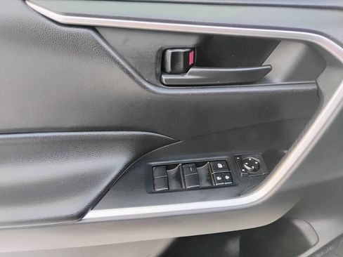 Used 2020 Toyota RAV4 LE w/ All Weather Liner Package FWD image 21