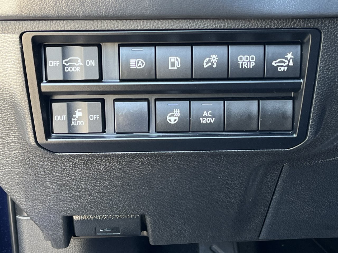 Used 2023 Toyota Sequoia Platinum AWD/4WD image 20