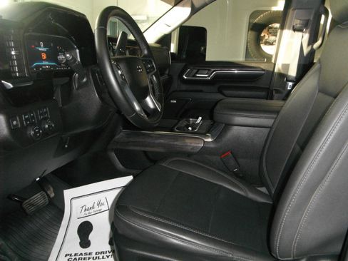 Used 2024 Chevrolet Silverado 2500 LTZ w/ LTZ Plus Package image 7
