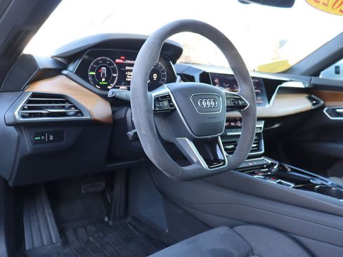 Used 2022 Audi e-tron GT Premium Plus image 10