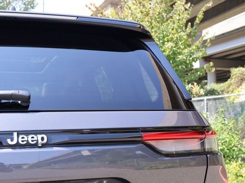 Used 2022 Jeep Grand Cherokee Limited AWD/4WD image 8