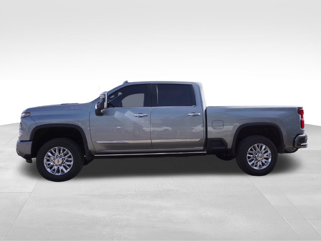 Used 2024 Chevrolet Silverado 3500 High Country w/ High Country Premium Package AWD/4WD image 2