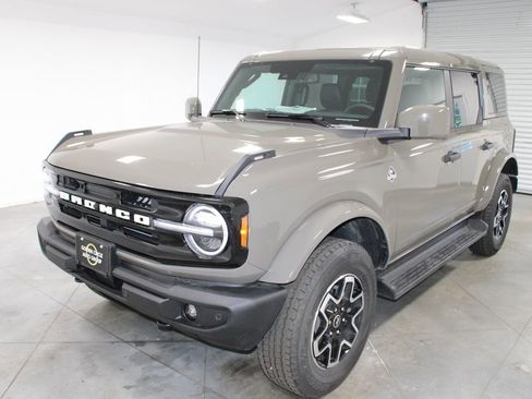 New 2026 Ford Bronco Outer Banks AWD/4WD image 3