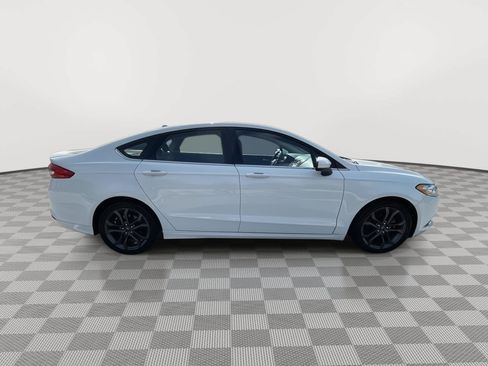 Used 2018 Ford Fusion SE w/ Equipment Group 201A FWD image 15