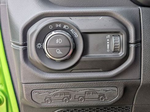 Used 2025 Jeep Gladiator Sport AWD/4WD image 20