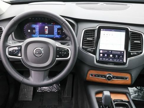 Used 2023 Volvo XC90 B5 Plus w/ Protection Package Premier AWD/4WD image 8