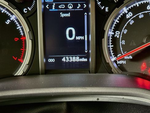 Used 2022 Toyota 4Runner Limited AWD/4WD image 13