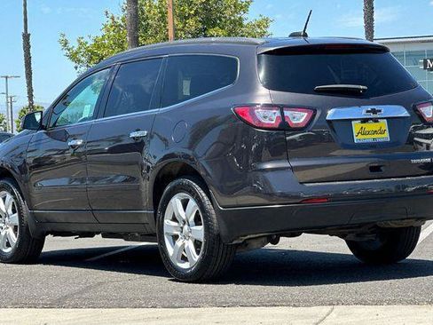 Used 2016 Chevrolet Traverse LT w/ Style and Technology Package FWD image 6