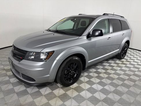 Used 2020 Dodge Journey SE w/ Blacktop Package FWD image 9