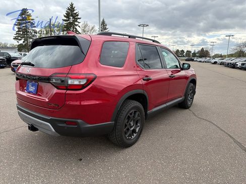 Used 2025 Honda Pilot TrailSport image 5