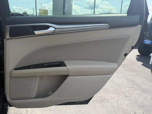 Used 2019 Ford Fusion SE FWD image 28