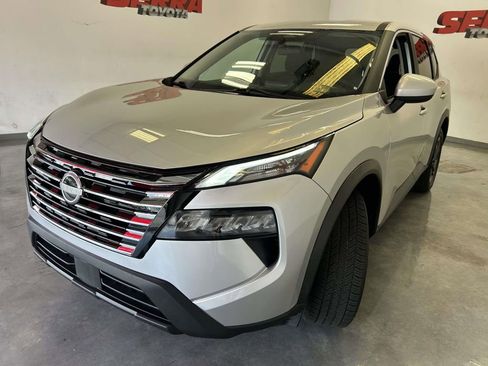 Used 2024 Nissan Rogue SV FWD image 7