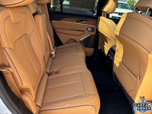 Used 2024 Jeep Grand Cherokee Summit AWD/4WD image 44