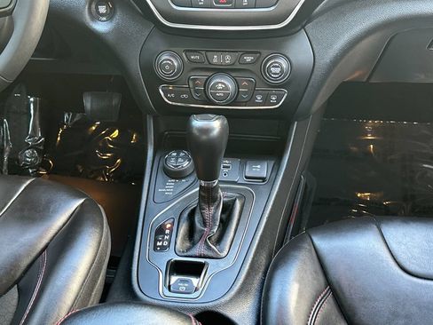 Used 2022 Jeep Cherokee Trailhawk w/ Trailer Tow Group AWD/4WD image 17