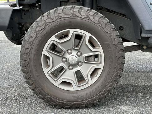 Used 2014 Jeep Wrangler Unlimited Rubicon w/ Connectivity Group image 6