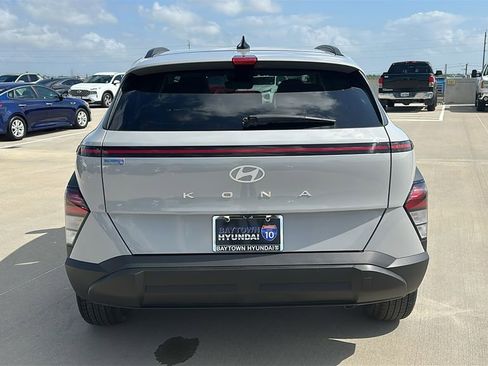 Used 2025 Hyundai Kona SEL image 11