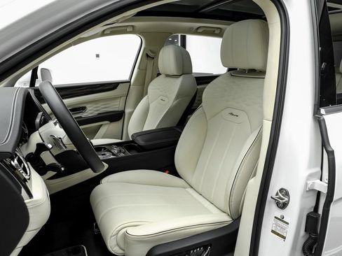 Used 2024 Bentley Bentayga AWD/4WD image 39