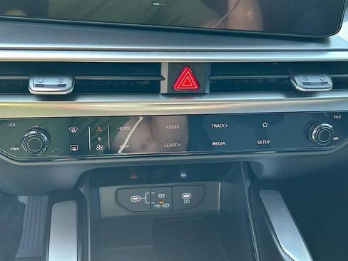 New 2025 Kia Sorento LX image 19