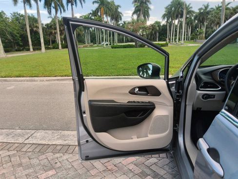 Used 2021 Chrysler Voyager Lxi FWD image 23
