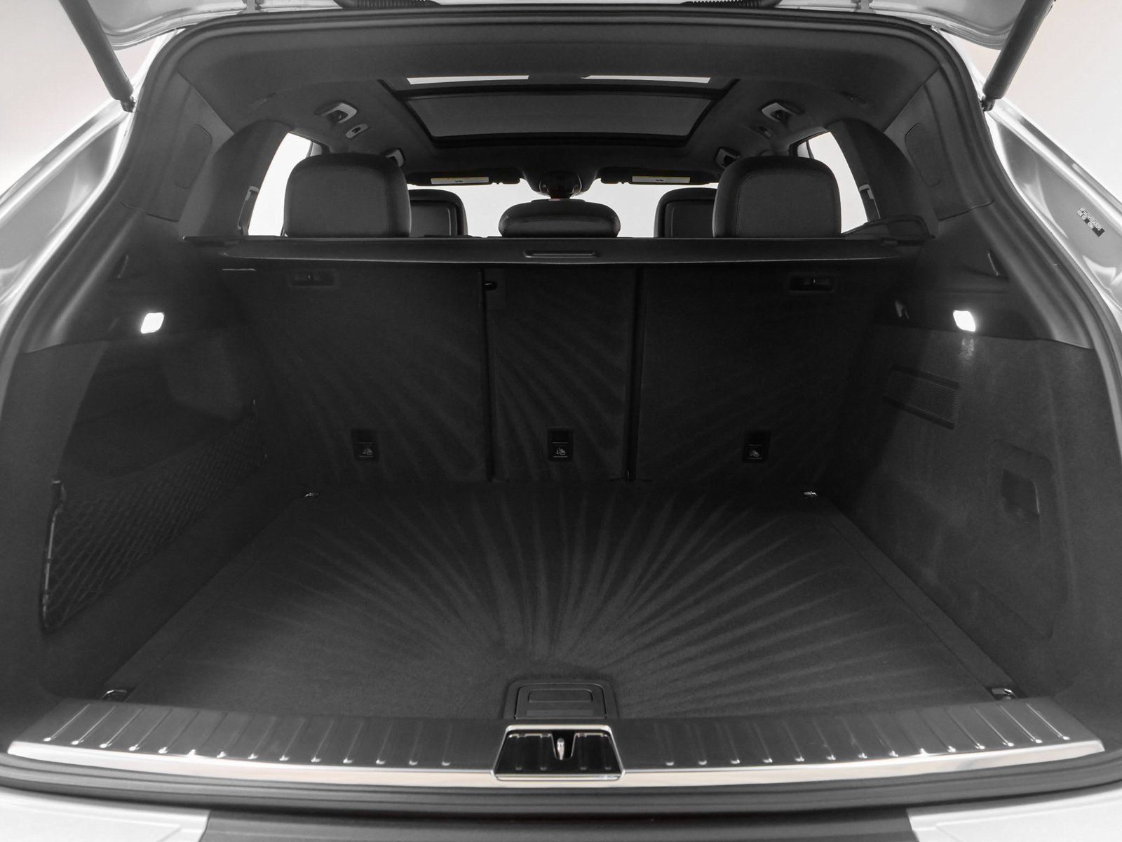 Certified 2025 Porsche Cayenne AWD/4WD image 16