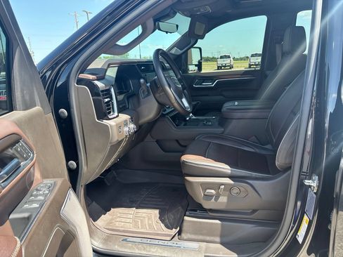 Used 2024 GMC Sierra 2500 Denali w/ Denali Reserve Package AWD/4WD image 12