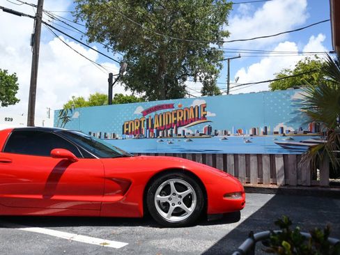 Used 2004 Chevrolet Corvette Coupe w/ Roof Package RWD image 33