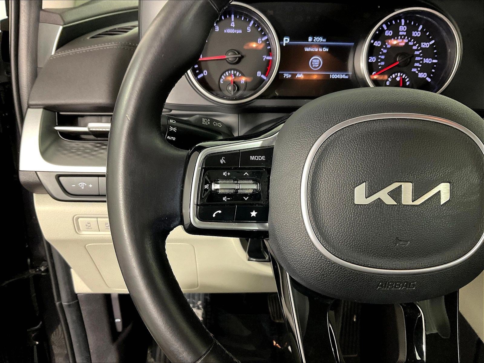 Used 2023 Kia Carnival LX FWD image 11