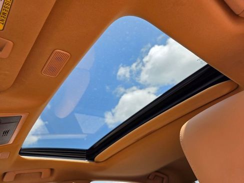 Used 2024 Lexus ES 350 w/ Premium Package image 10