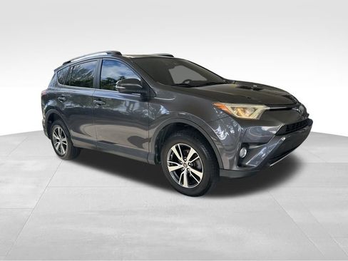 Used 2018 Toyota RAV4 XLE image 2