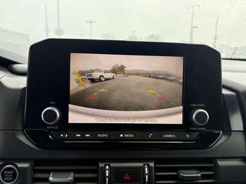 Used 2024 Nissan Pathfinder S image 17