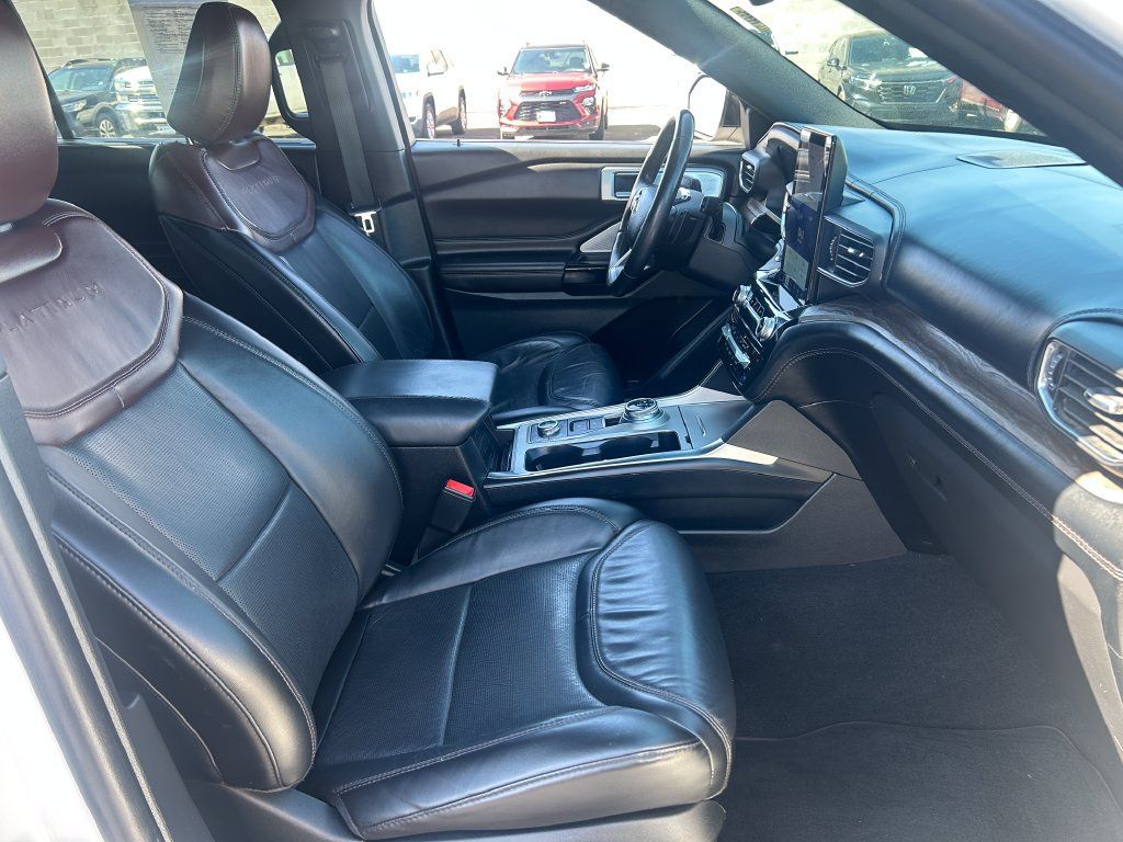 Used 2021 Ford Explorer Platinum w/ Equipment Group 601A AWD/4WD image 39