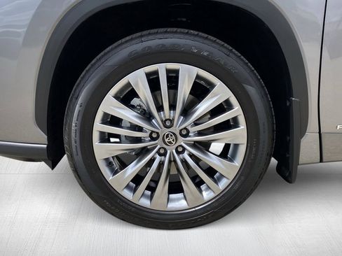 Certified 2026 Toyota Highlander Platinum AWD/4WD image 15