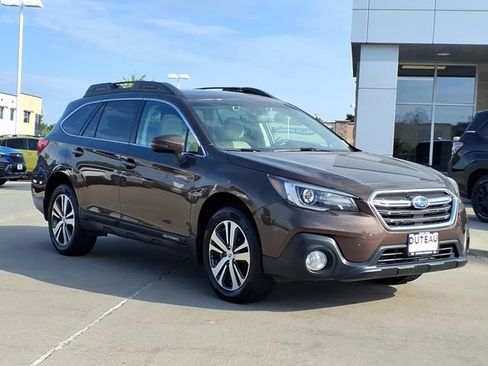 Used 2019 Subaru Outback 3.6R Limited w/ Popular Package #2 AWD/4WD image 3