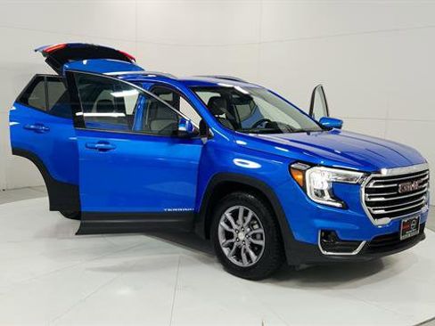 Used 2024 GMC Terrain SLT image 29
