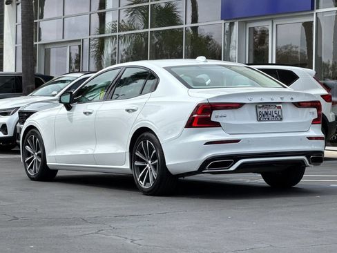 Used 2021 Volvo S60 T5 Momentum w/ Premium Package image 3