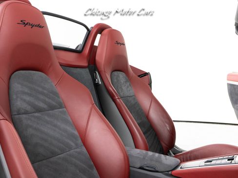 Used 2016 Porsche Boxster Spyder image 45