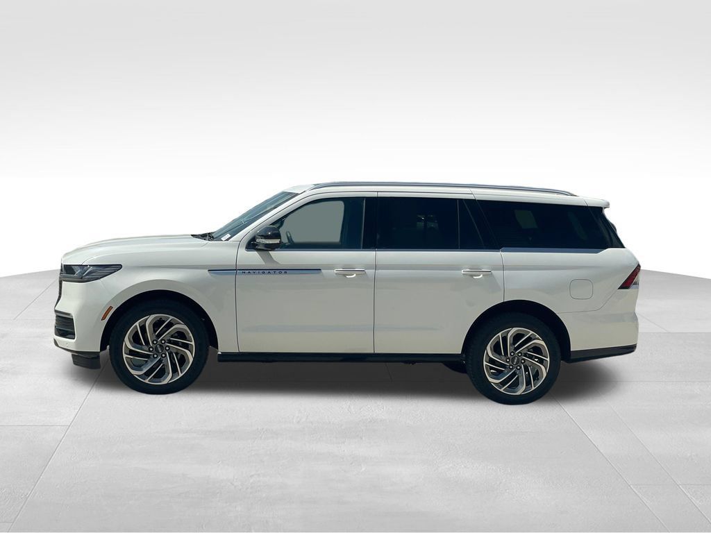 New 2027 Lincoln Navigator Reserve AWD/4WD image 2