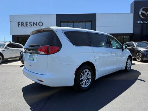 Used 2023 Chrysler Voyager LX FWD image 11